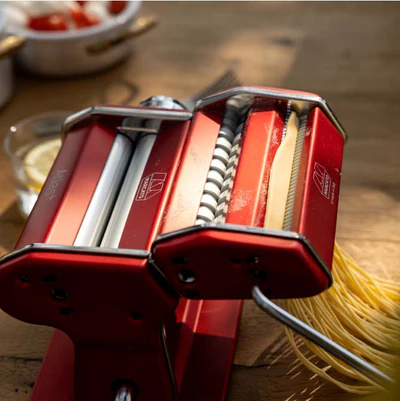 Fettuccine fresche con ragù tradizionale italiano